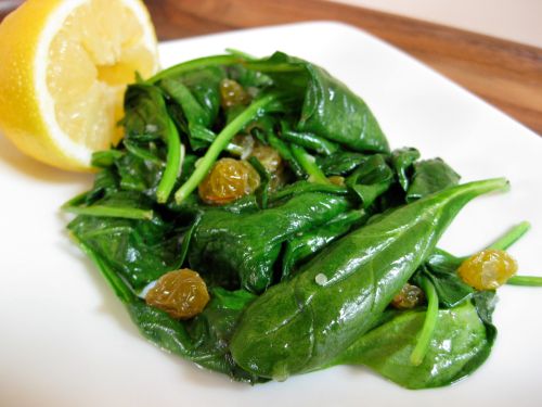 spinach with golden raisins